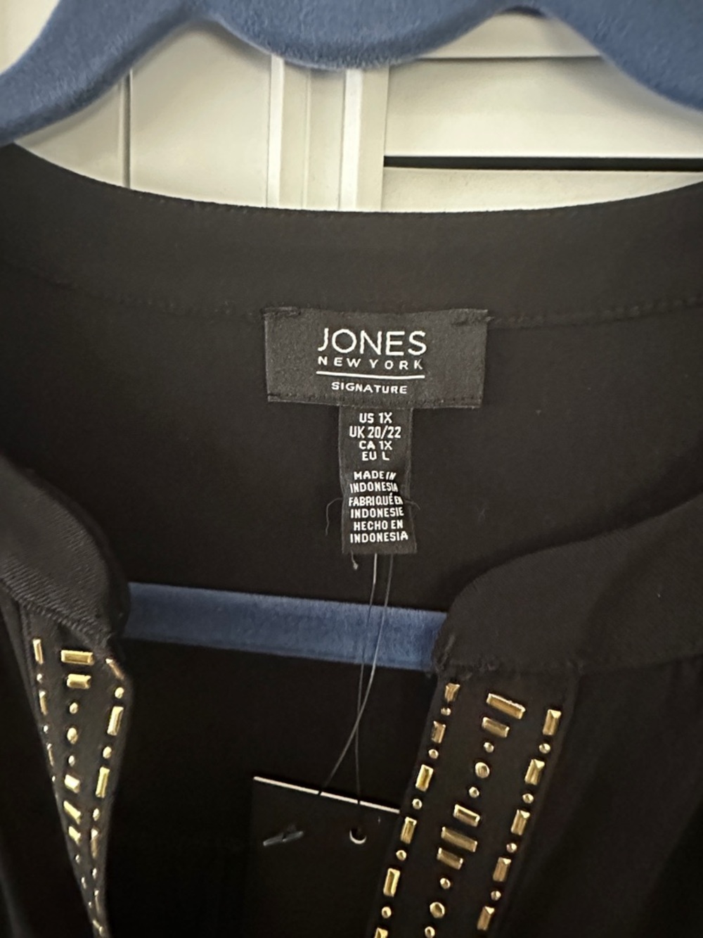 Jones New York Black Gold Embellished V Neck Blouse Size 1X - Picture 6 of 8